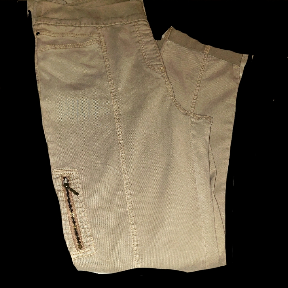5/35 CHICO'S SO SLIMMING PANTS SZ 1.5 CREAM